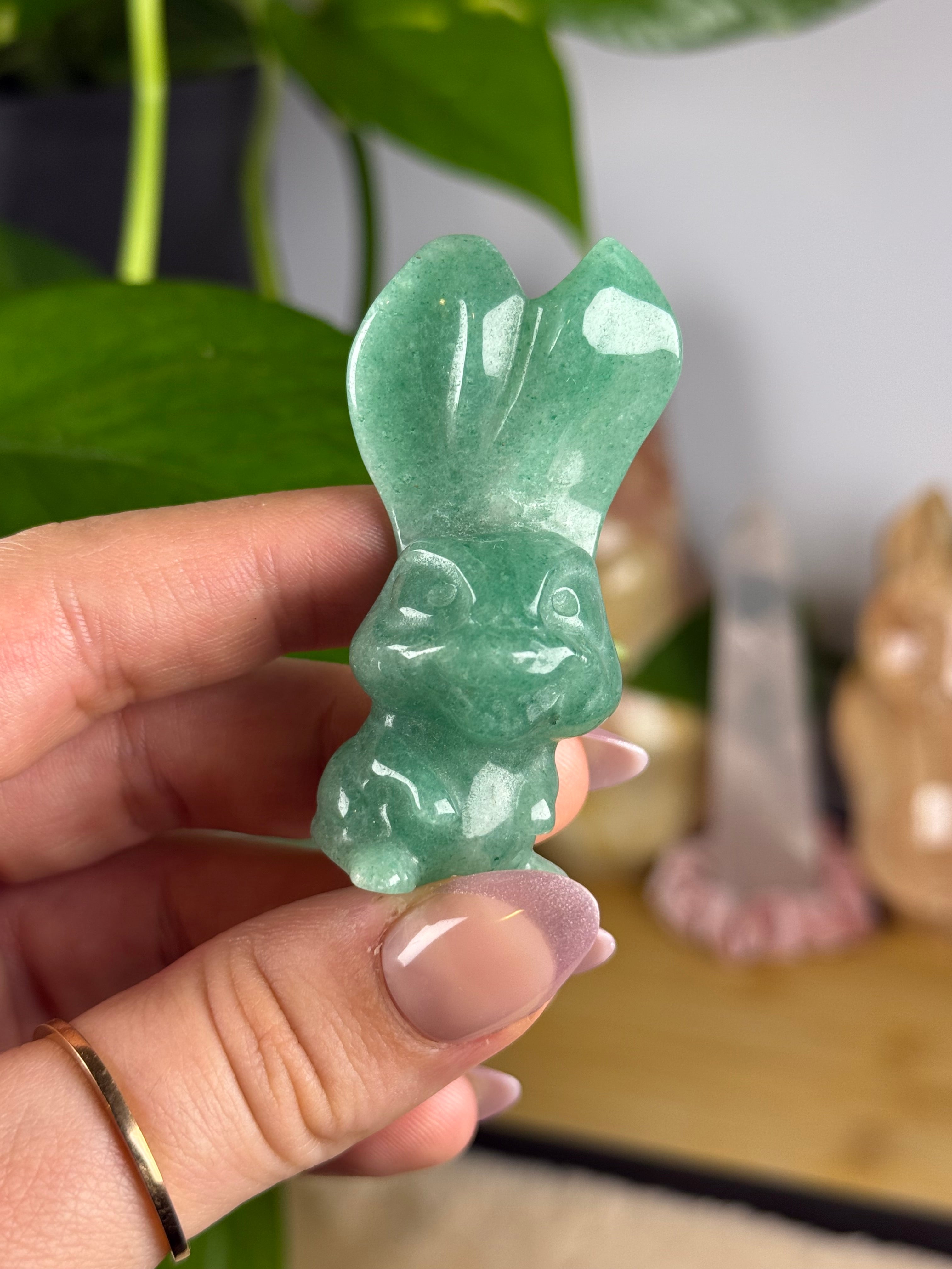Green Adventuring Bunny Crystal Carving Lucky