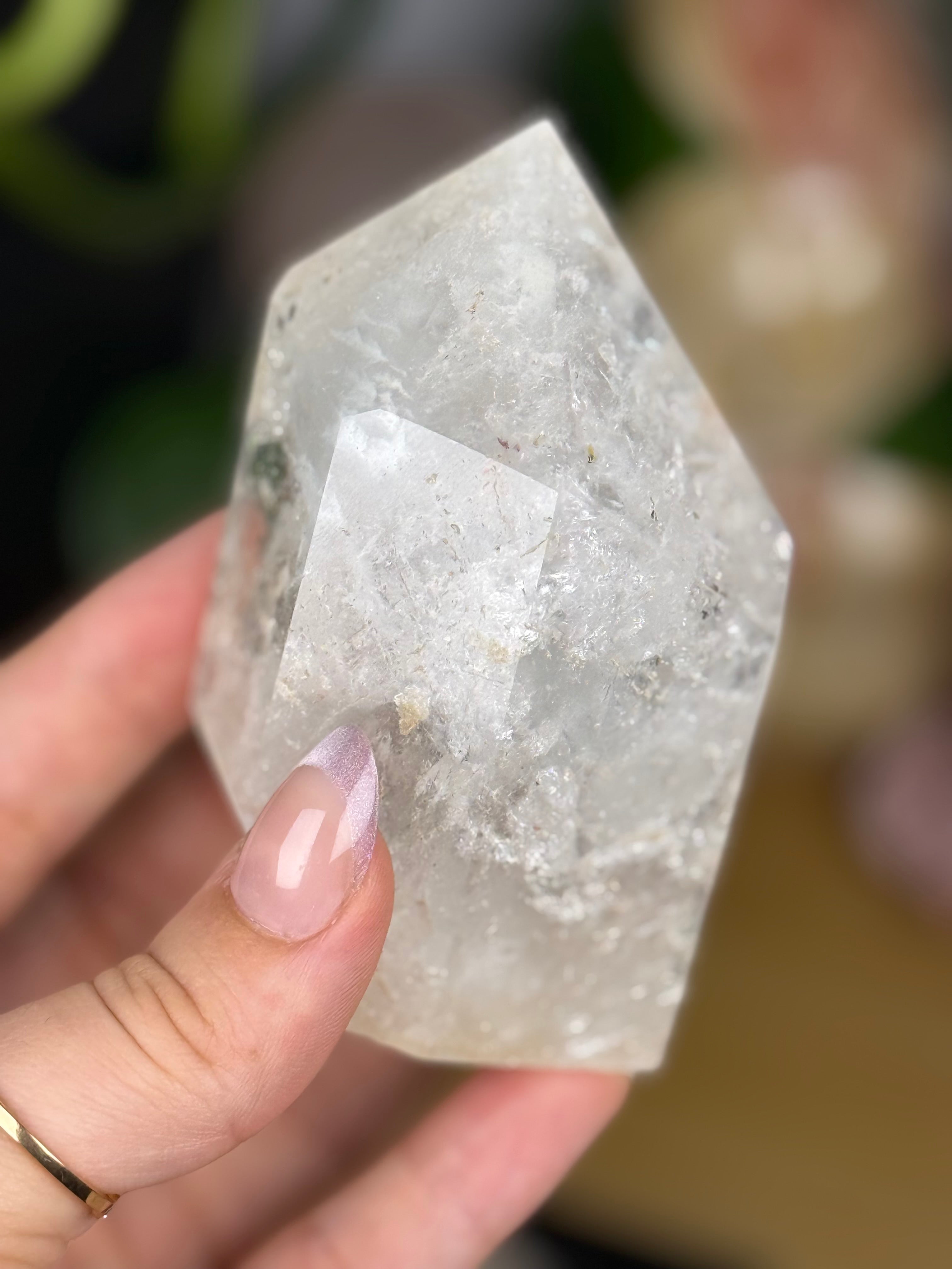 High-Quality Clear Quartz Towers