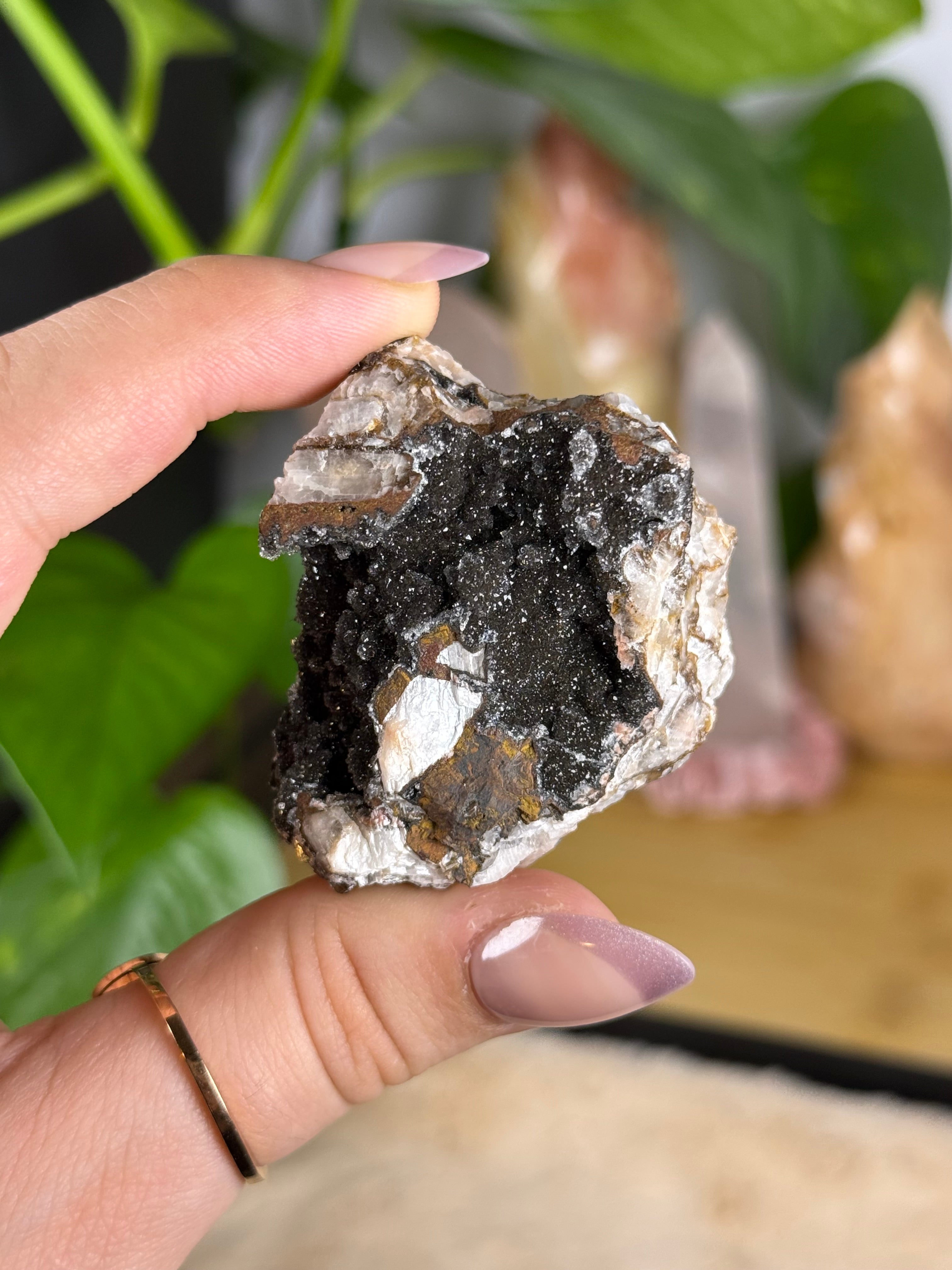 Manganese in Quartz A | Druzy Specimen | Quartz with Manganese Inclusions