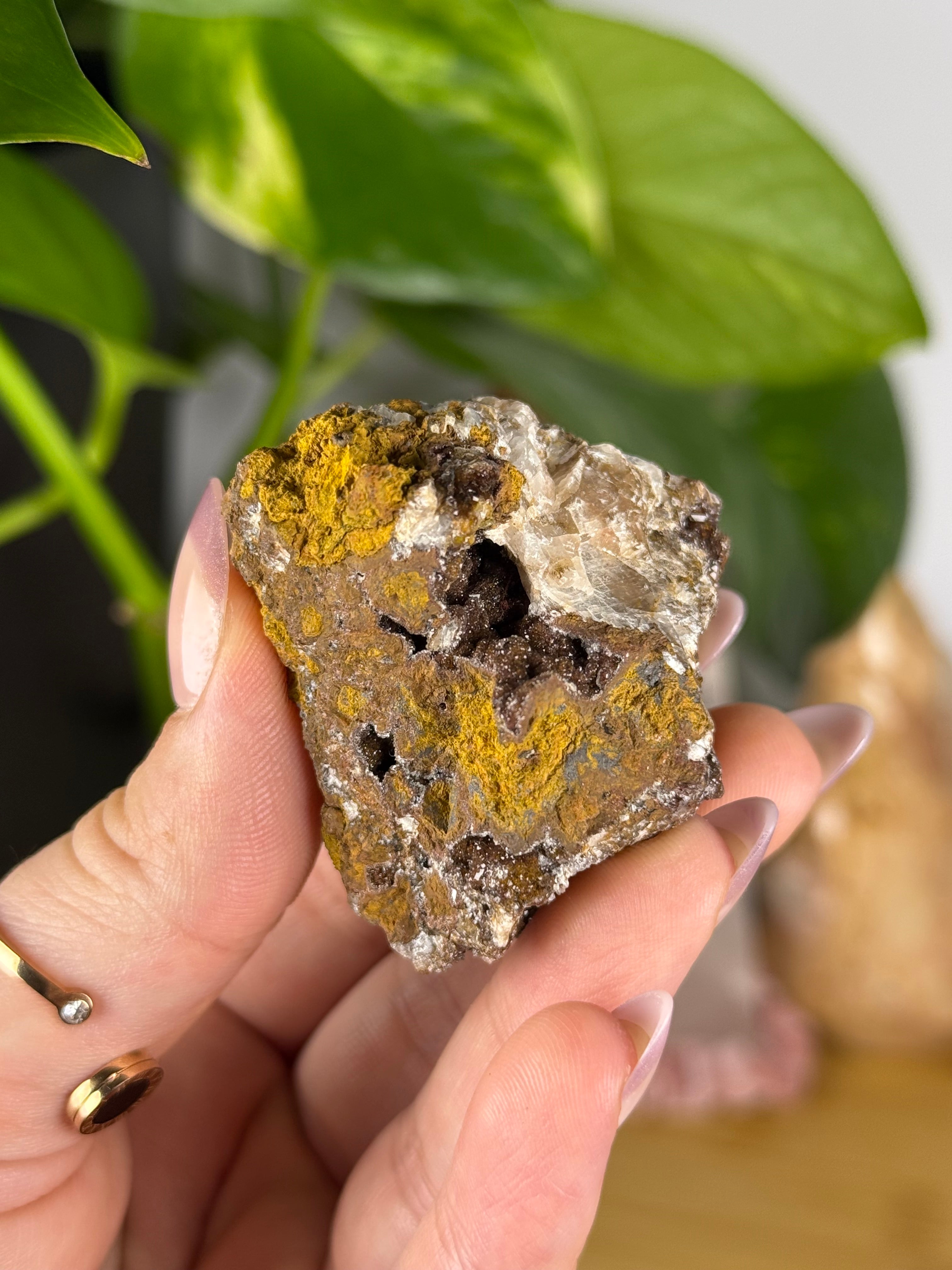 Manganese in Quartz B | Druzy Specimen | Quartz with Manganese Inclusions